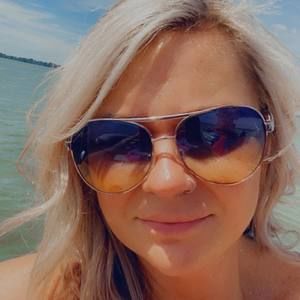 Meet your Posher, Desiree